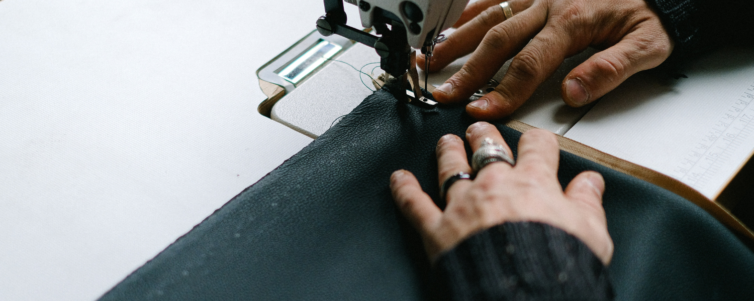 ミシンを縫ってる画像